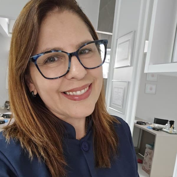 Dra. Vanessa Vilela Leal — harmonização orofacial em Palmas, TO