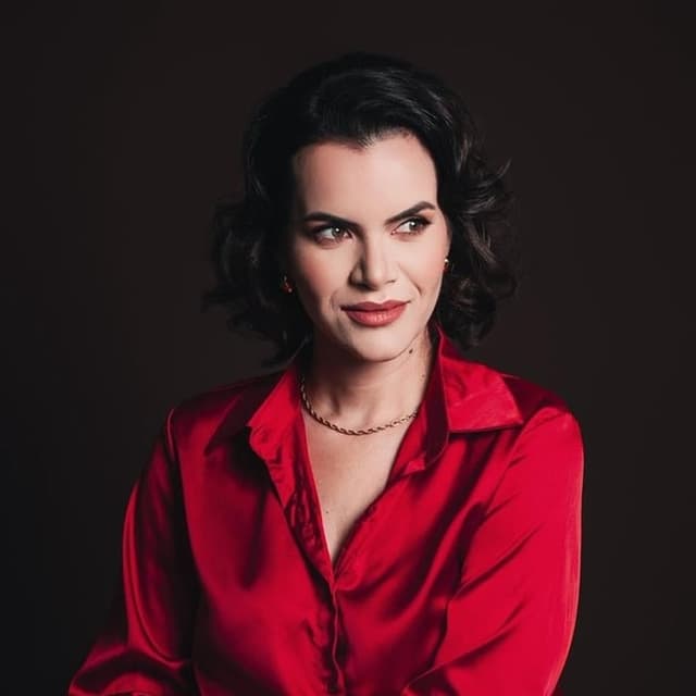 Dra. Aline Castelo — harmonização orofacial em Brasília, DF