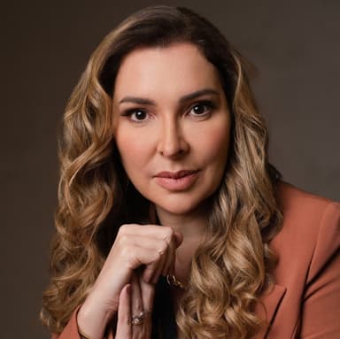 Dra. Gisele Versannio — especialista em harmonização facial