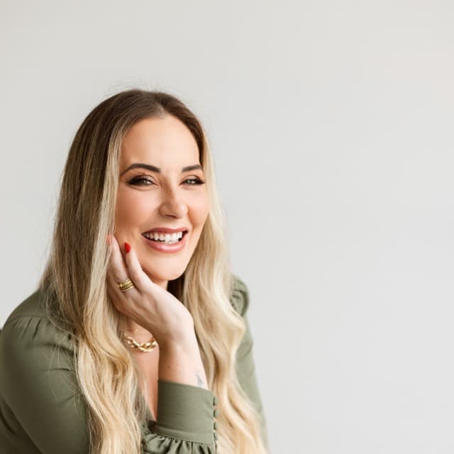 Dr(a). Dra. Jaqueline Lunardi - Especialista em Harmonização Orofacial em Curitiba