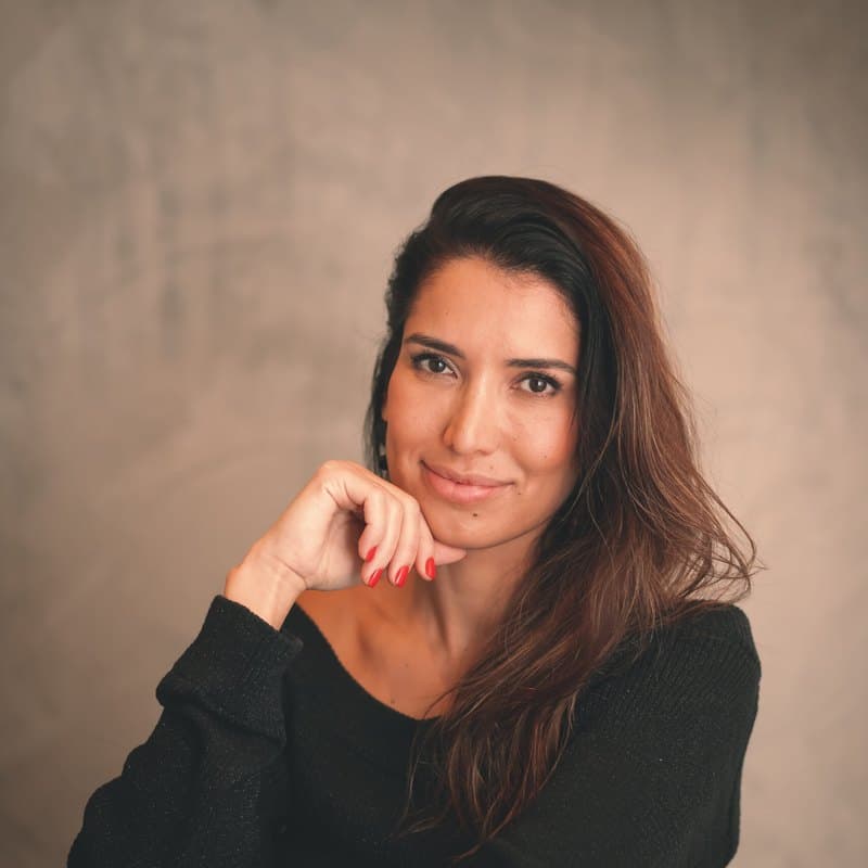 Dr(a). Dra. Lívia Finzer - Especialista em Harmonização Orofacial em Brasília