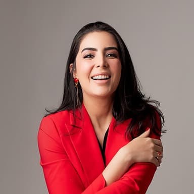 Dra. Luiza Carvalho — especialista em harmonização facial