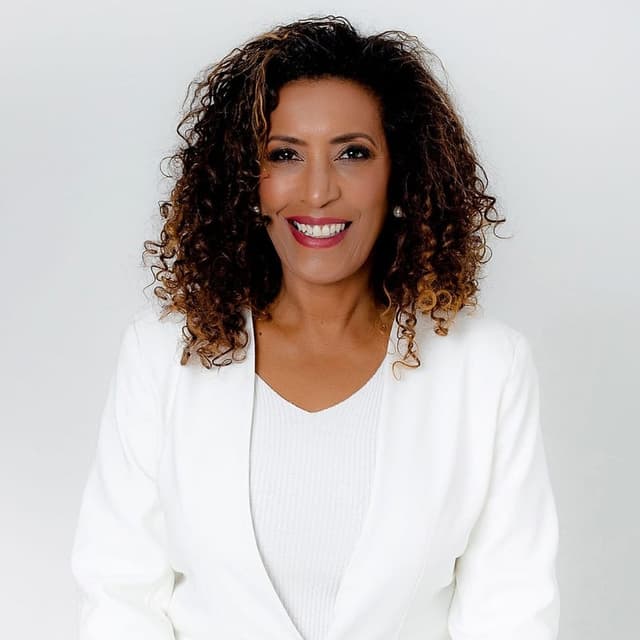 Dra. Solange Oliveira — harmonização orofacial em Bragança Paulista, SP