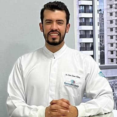 Dr. Vitor Molina — especialista em harmonização facial